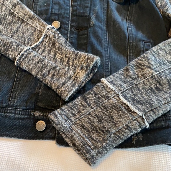 Free People Woman’s Black Distressed Denim Jacket With Removable Hoodie Size XS - Picture 9 of 12